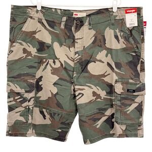 Wrangler Men's Tactical Look Relaxed Green Camo Cargo Shorts Sz 48 Inseam 10 NWT